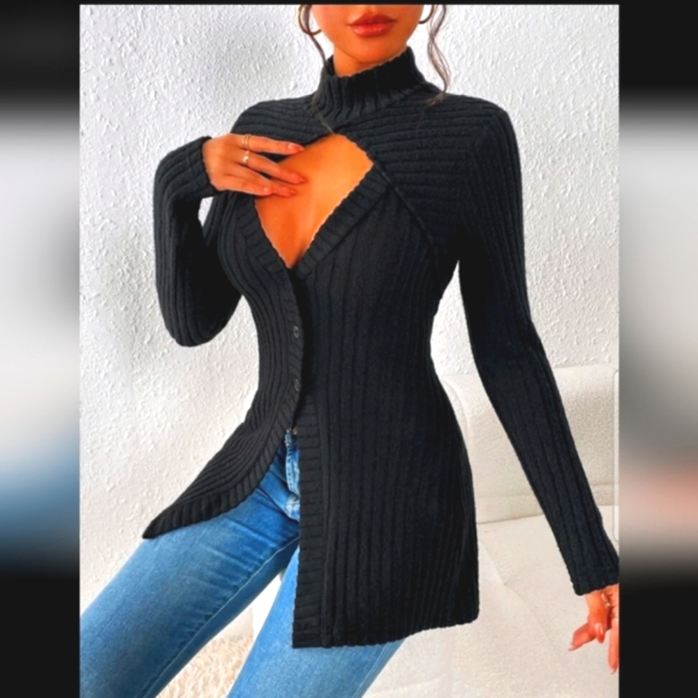 Ribbed knit cut out mock neck button detail top